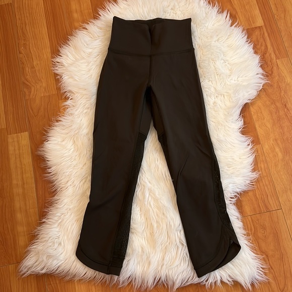 Lululemon Arm green Dotted Mesh side Capri leggings size 2 - Picture 3 of 7